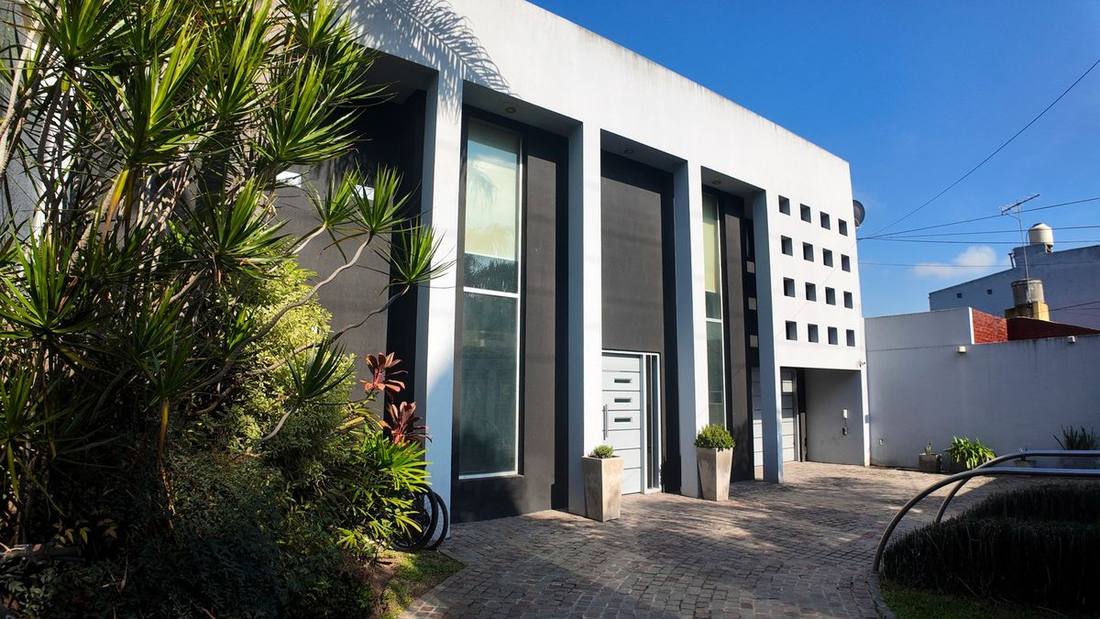 Exterior, fachada, producción de Magazine